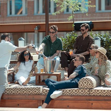 Jacyz Hotel Gothenburg Exterior photo The cast of The Royals at the 2016 Toronto International Film Festival