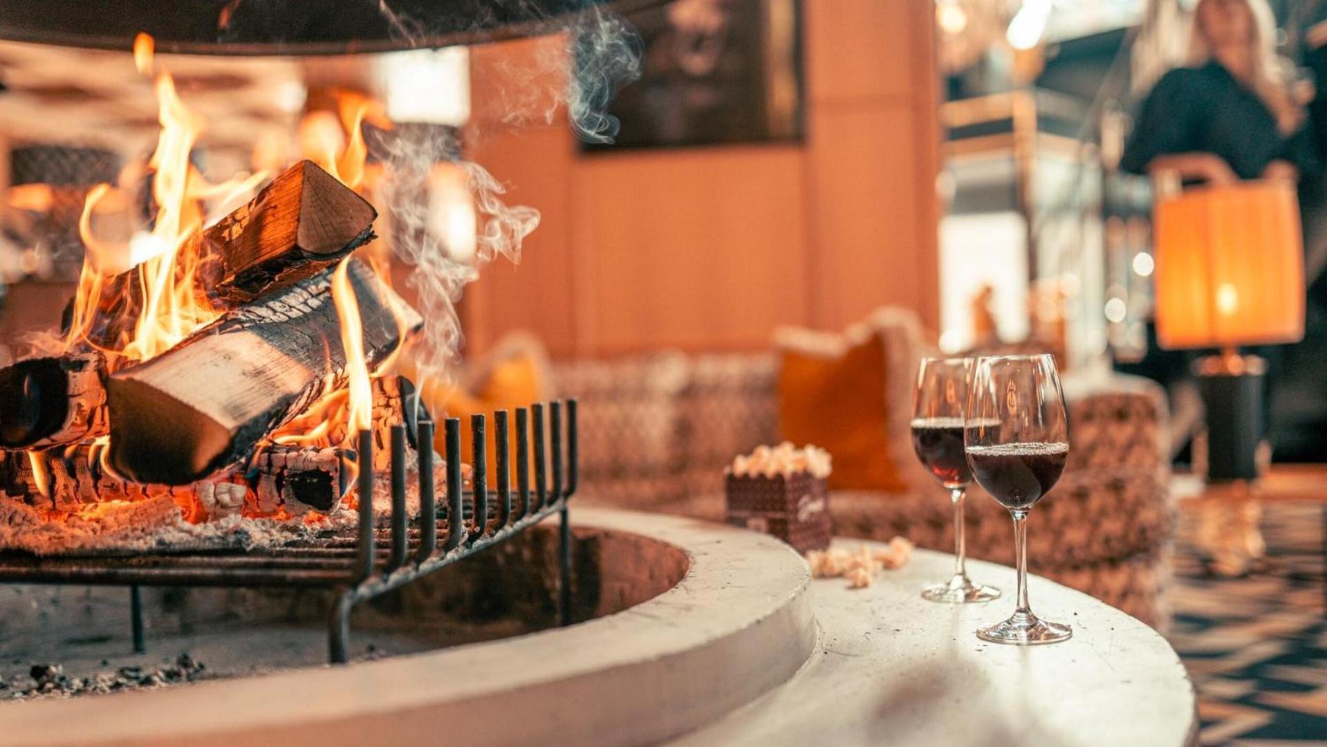 Jacyz Hotel Gothenburg Exterior photo The fireplace at the restaurant