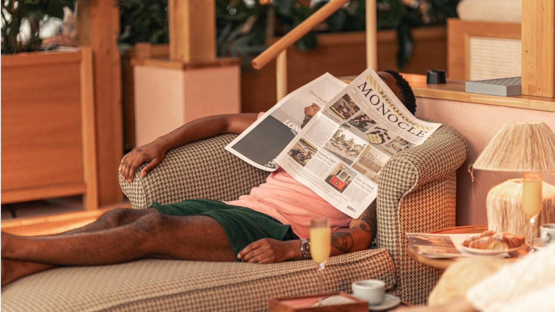 Jacyz Hotel Gothenburg Exterior photo A man sleeping on a couch