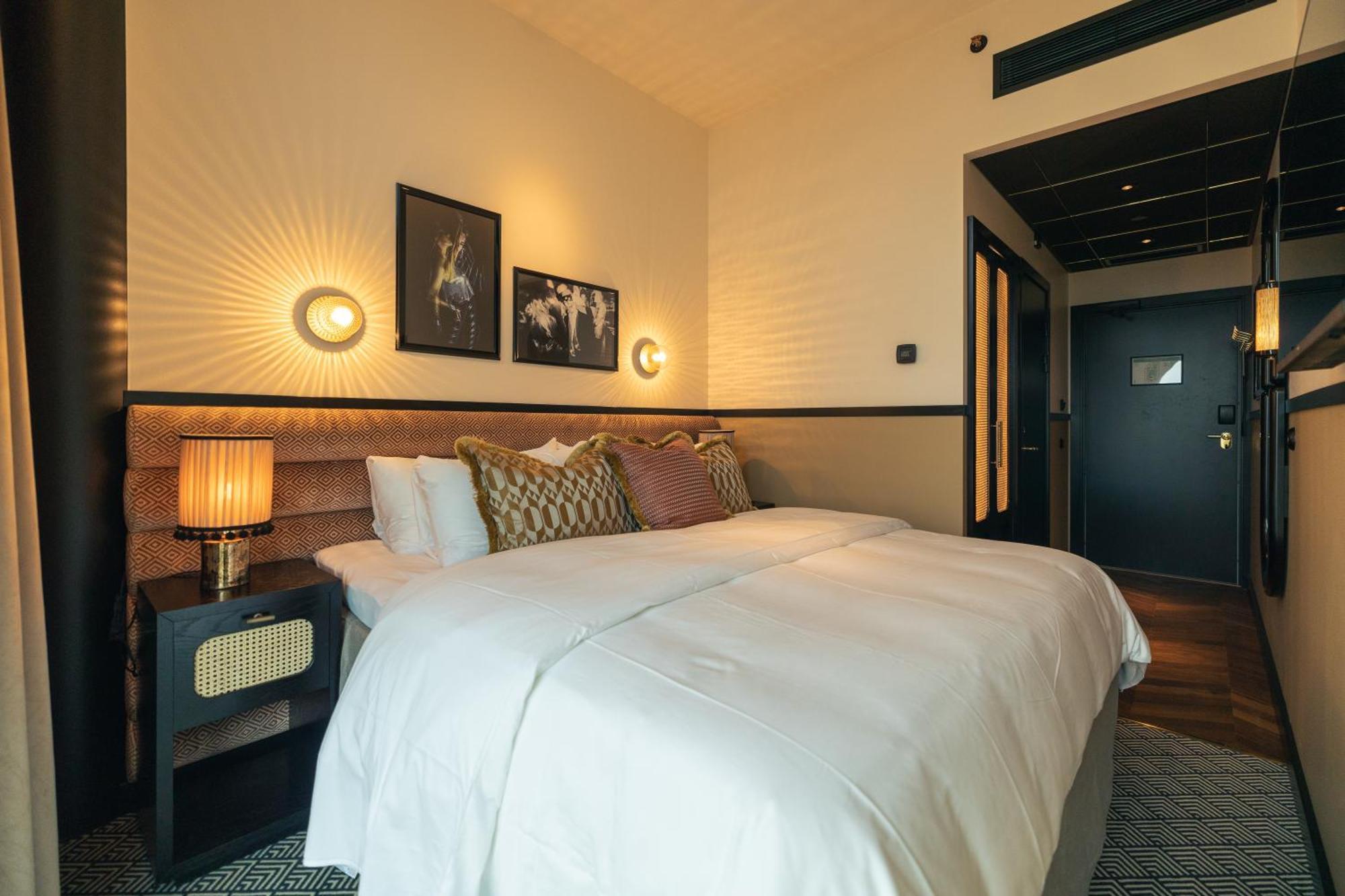 Jacyz Hotel Gothenburg Exterior photo A room at the hotel